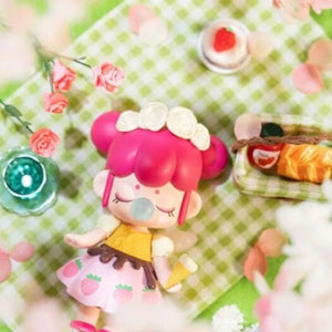 Nanci Strawberry Ice Cream Decoration Figure For Use 15 Years Old Or Above
